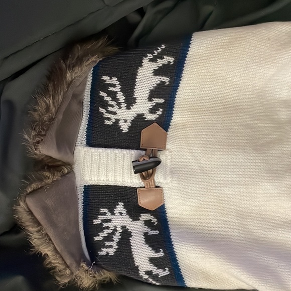 Adorable dog sweater - Picture 2 of 5